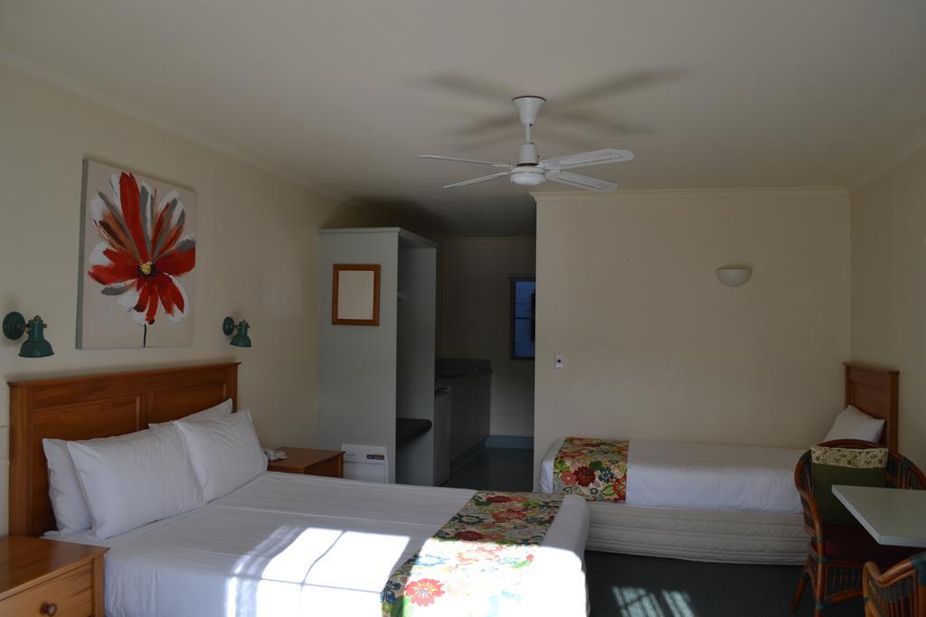 Colonial Lodge Motel Таупо Экстерьер фото