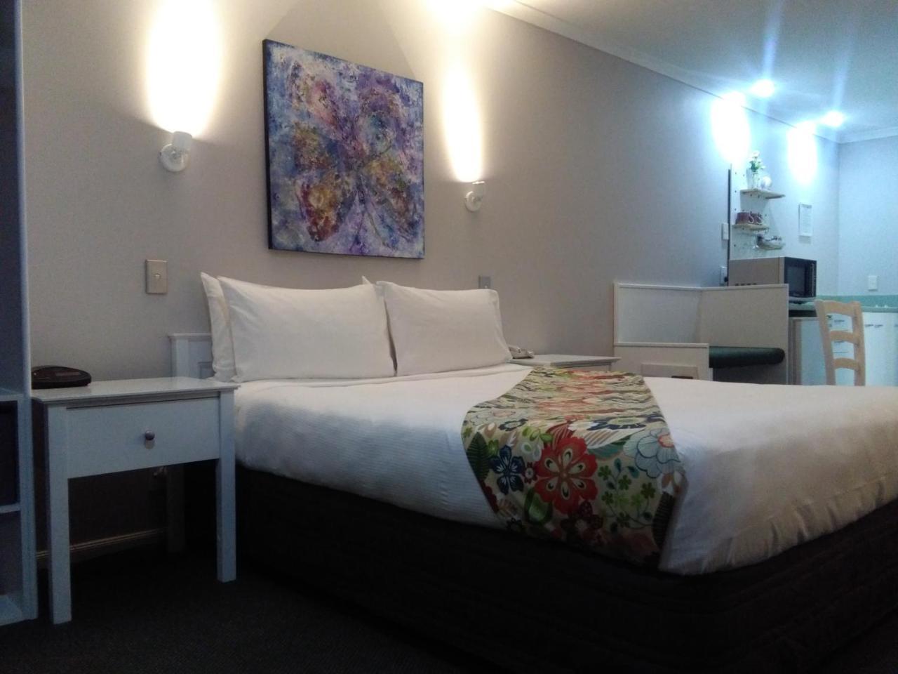 Colonial Lodge Motel Таупо Экстерьер фото