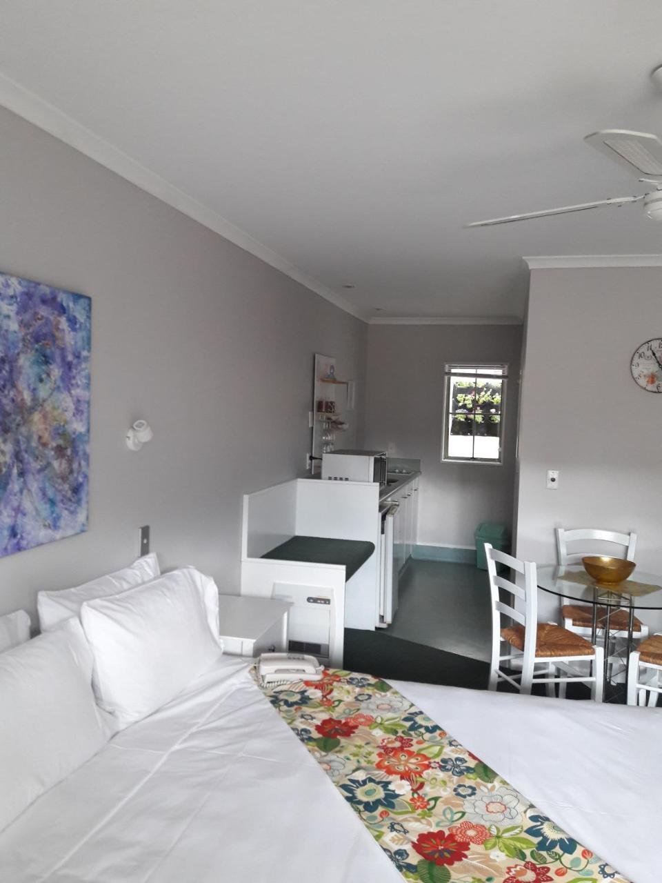 Colonial Lodge Motel Таупо Экстерьер фото