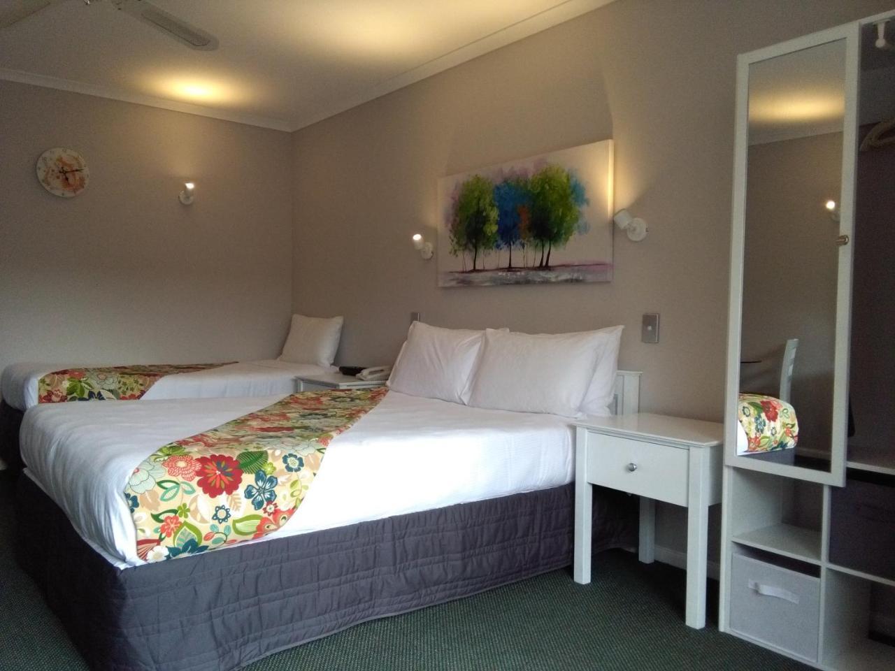 Colonial Lodge Motel Таупо Экстерьер фото