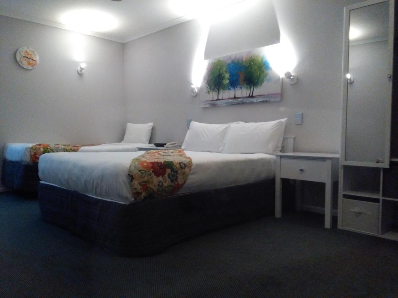 Colonial Lodge Motel Таупо Экстерьер фото