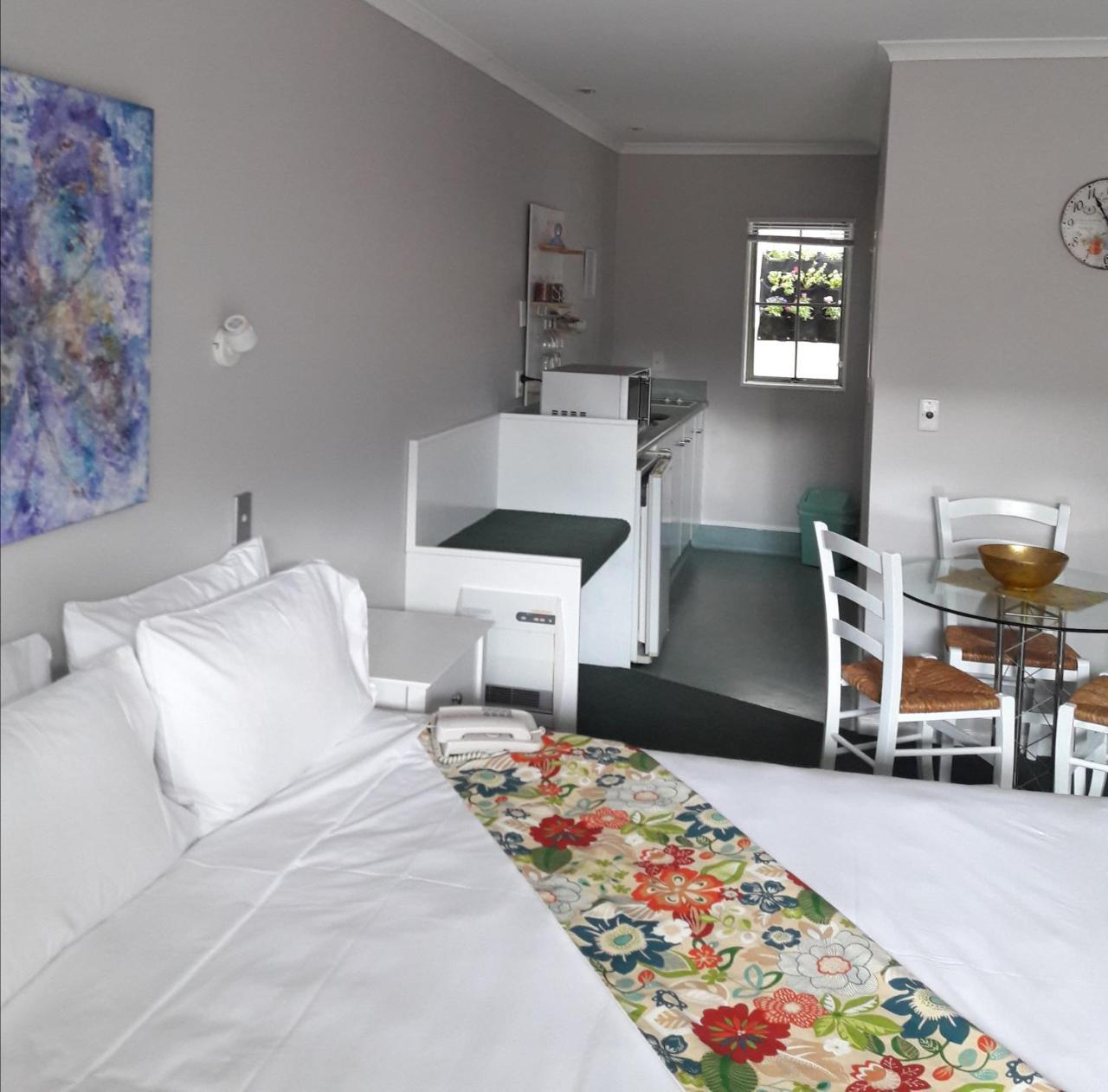 Colonial Lodge Motel Таупо Экстерьер фото